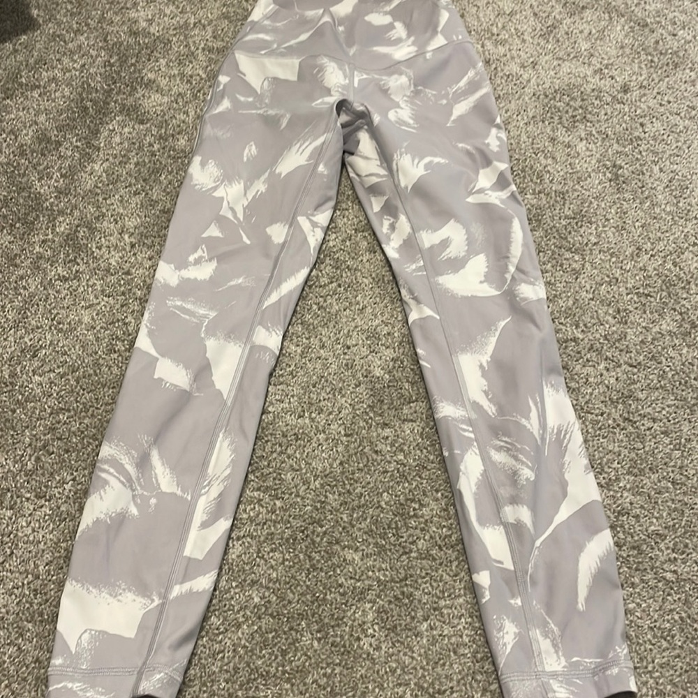 EUC gray and white lululemon leggings